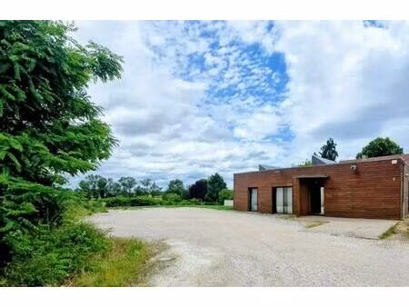 habitation bois ou cabinet médical