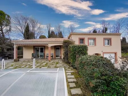 etoile. vue dominante sud-ouest 141.20 m2 4 chambres parcelle close 676 m2 piscine