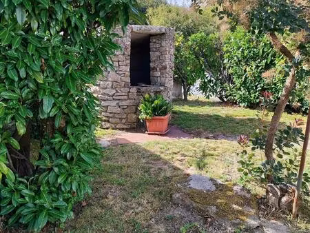 pavillon  proche commerces beau potentiel