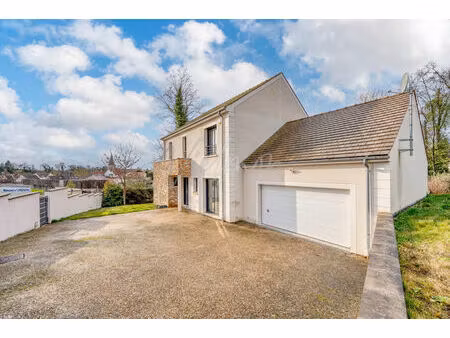 maison à vendre à crespières - 8 pièces  6 chambres  jardin spacieux