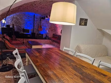 au thoronet: appartement f2 avec atelier et cave voûtée en pierre