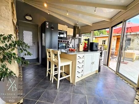 incroyable maison de ville avec son gîte en activité !