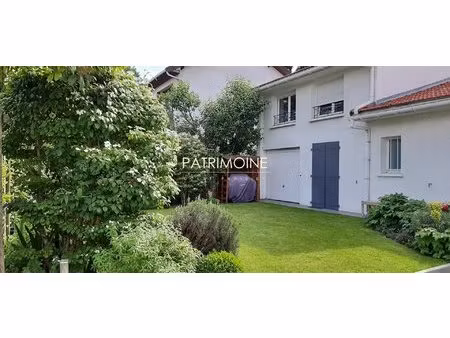 maison suresnes 7 pièce(s) 155 m2 avec joli jardin