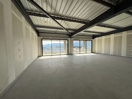 location locaux professionnels 78 m² à le luc (83340)  936 €