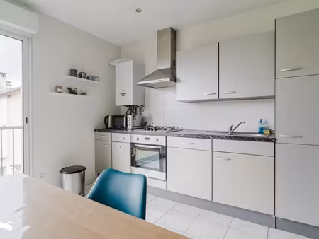 vente appartement 2 pièces 52 m² à chassieu (69680)  218 000 €