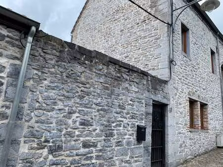 maison de 100m2 avec cour. a 10 min de nivelles