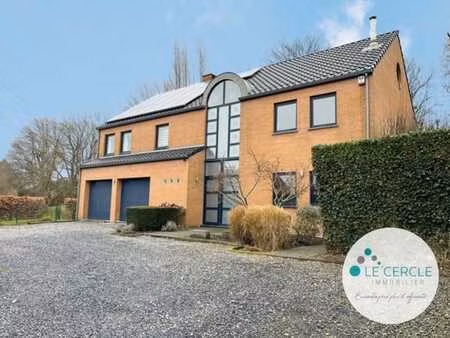 magnifique villa 5ch avec garages et grand terrain