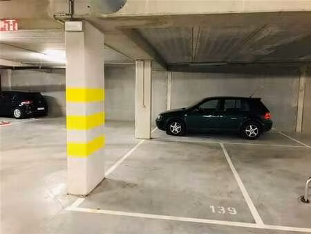 bd industriel - emplacement de parking à louer