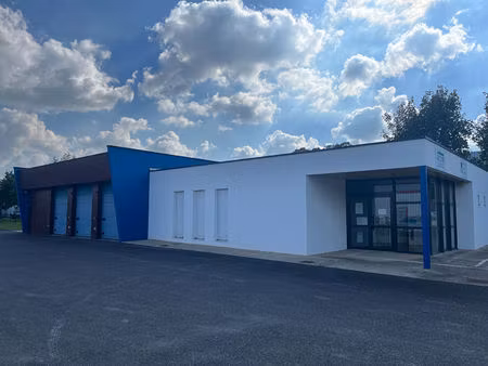 location commerce 8 pièces 142 m² à antran (86100)