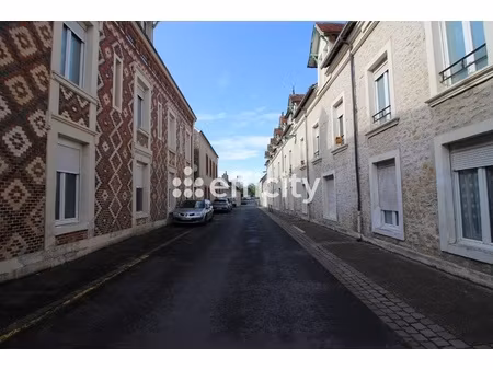 immeuble 6 pièces - 225 m²