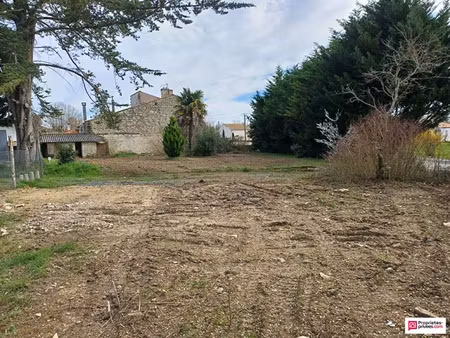 vente terrain 813 m² à amuré (79210)  36 520 €
