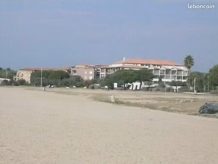 a 20m de la plage grand t2 avec balcon + 2 box + cave