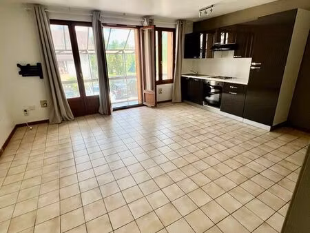 t1 bis   pontarlier  balcon et parking