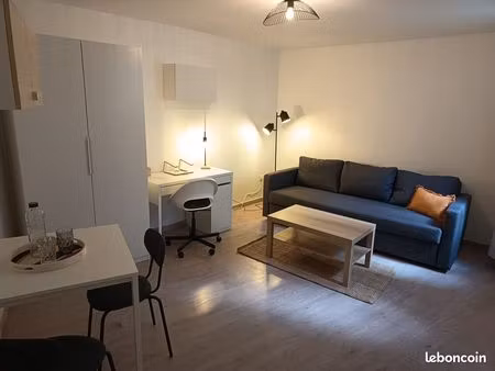 studio meublé refait à neuf rue saint gervais 560 cc