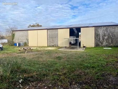 ?grand espace de stockage pour véhicule léger ou lourd remorque  bateau  camping car…