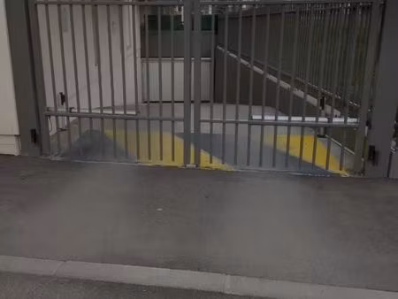 garage box double 27m² fermé et sécurisé à louer mi mars 2026