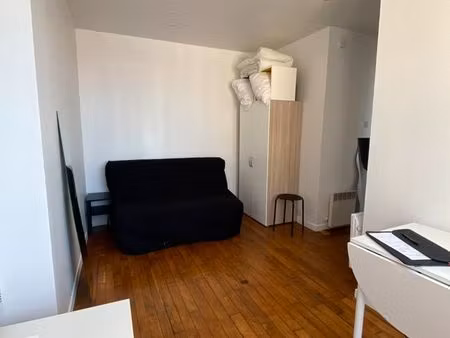 charmant studio meublé de 18 m²  entièrement rénové et remeublé à neuf  situé à asnières-s