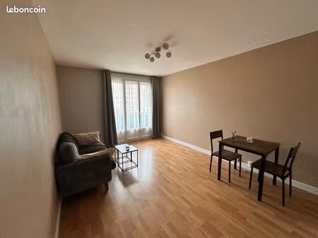 t2 meublé 44m² – balcon – parking sécurisé – cave blindée – résidence le murger