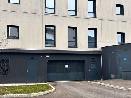 place de parking sécurisée dans immeuble neuf – idéale pour covoiturage  train ou riverain