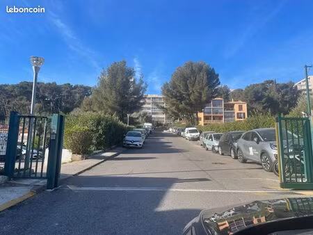 t1 ascenseur   parking  cave  chauffage + eau froide et chaude