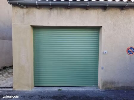 particulier loue garage fermé