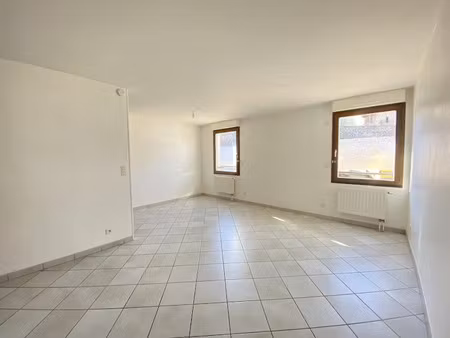location appartement 2 pièces 43 m² à roche-la-moliere (42230)  490 €