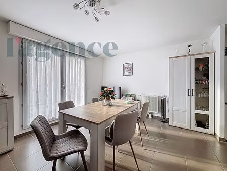 t3 avec terrasse et parking ? résidence les patios d'or