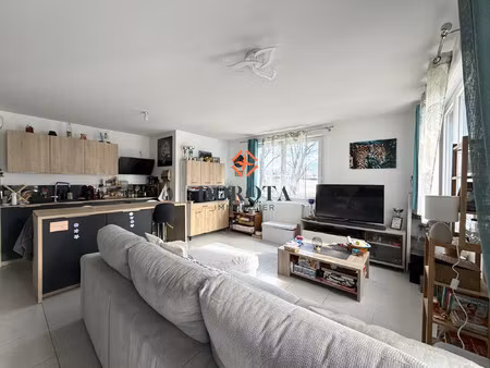 appartement t3 lumineux avec terrasse et parking