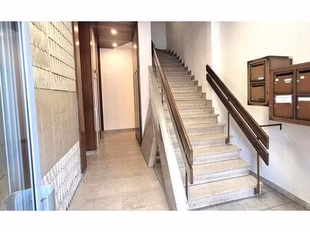 bel appartement résidentiel de 72 m² avec ascenseur  hall d'entrée sécurisé  interphone  l