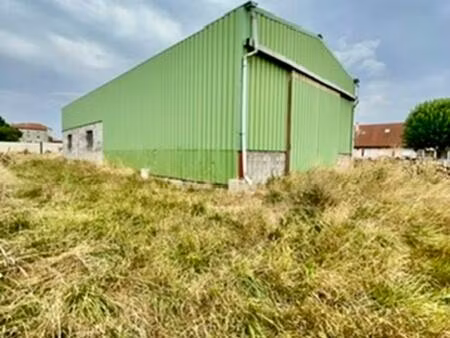 hangar de 239 m² sur 28 ares à mangiennes