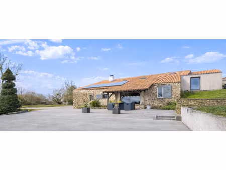 maison mache 7 pièces 212.72 m2 sur terrain de 4648m²