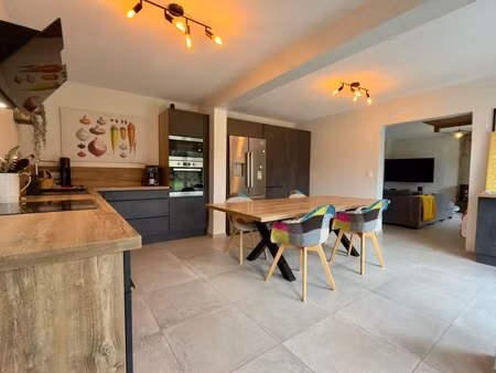 chouze sur loire  maison tuffeau 4 chambres avec vie de plain-pied sur jardin arboré clos