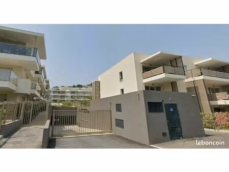 place protégée en parking couvert sécurisé