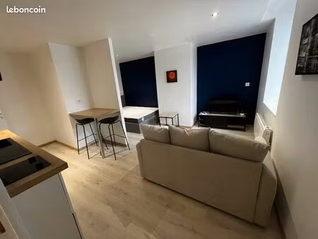 beau studio meublé eau et électricité compris
