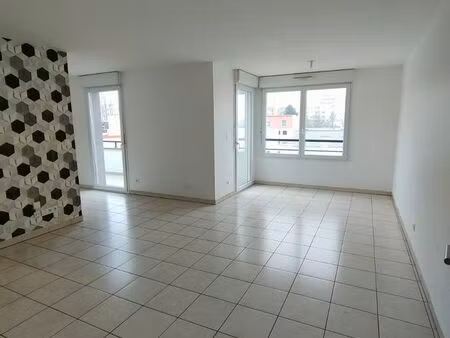 ? à louer – t3 lumineux avec grand balcon  attique – ostwald (quartier wihrel / rives du b