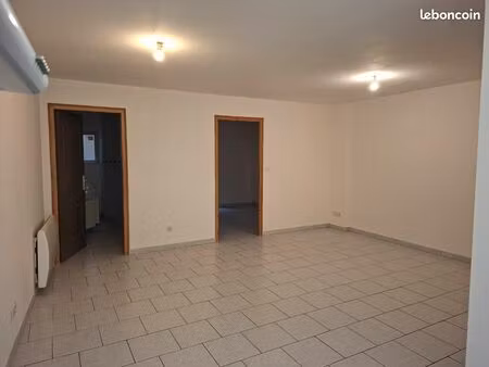 a louer f2 en plein centre ville