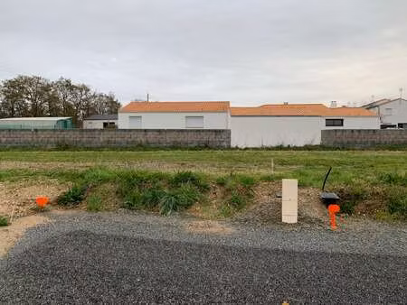 vente terrain à challans (85300) : à vendre / challans