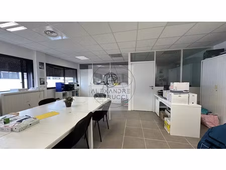 location locaux professionnels 77.61 m² à eguilles (13510)  1 350 €