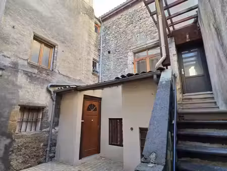 immeuble à vendre billom (63) / local commercial et grand logement