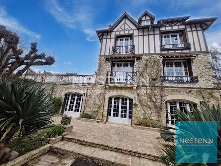 maison bourgeoise avec piscine disposant de très beaux volumes à misy sur yonne