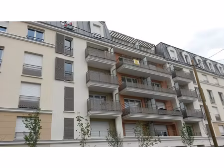 à louer f3 de 63 63 m2 avec balcon et parking en sous-sol