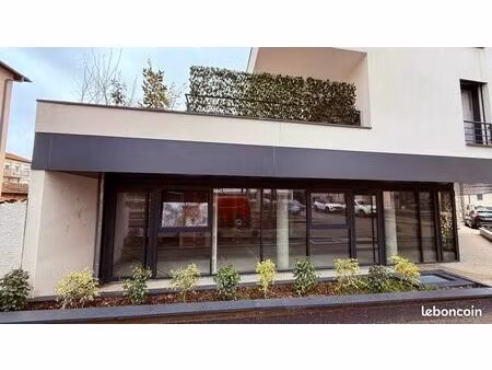 local à louer à sérézin-du-rhône