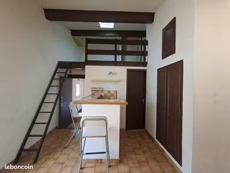 studio/mezzanine vide plein centre ville