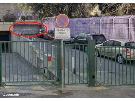 grand box fermé  sécurisé  13003  avec électricité 220 volts