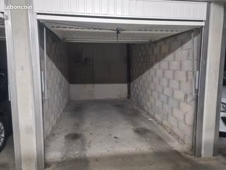 location garage/box rousset