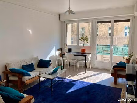 location t3 cinq avenus longchamp 59m2