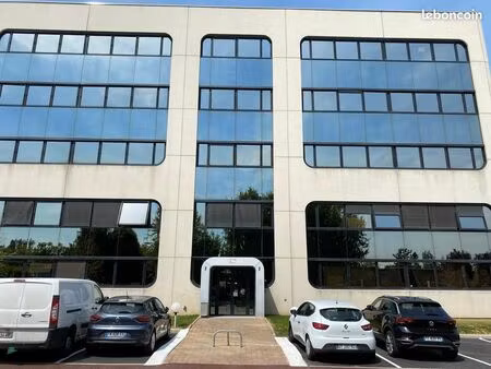 bureaux de 25m² et stockage de 30m²