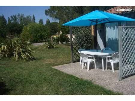 mini villa climatisée avec terrasse dans village vacances