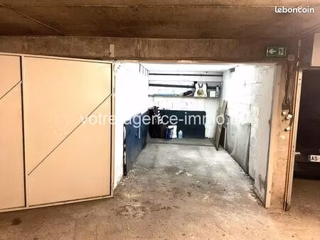 parking/box 12 m² nice