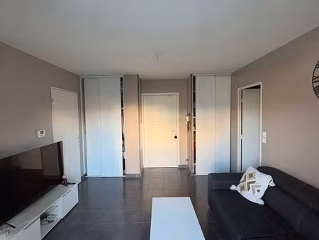 t2 récent avec balcon et parking